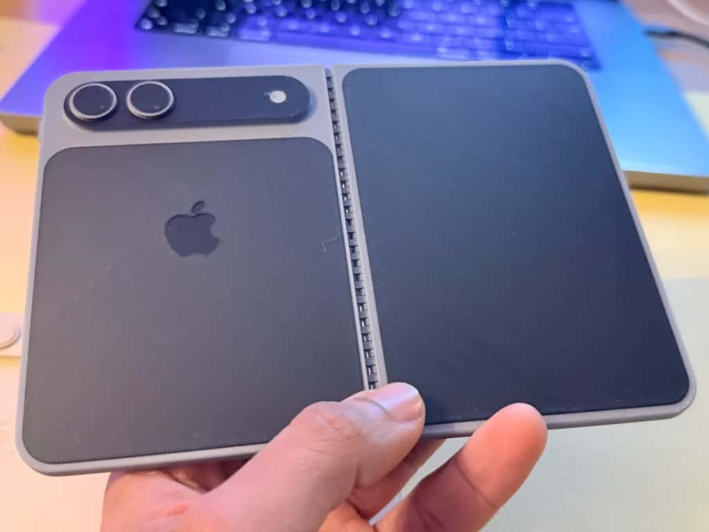 iPhone Fold - Image: Subsy/MakerWorld
