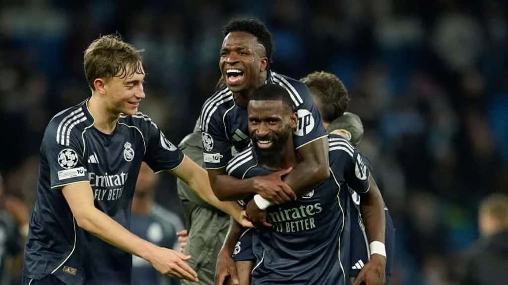 Vinícius brace and Bernardo Silva red card fire Real Madrid past Man City